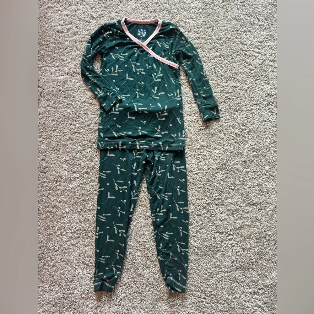 Kickee Pants Pajamas Holiday Christmas Pj's Pine Mistletoe long sleeve  size 5